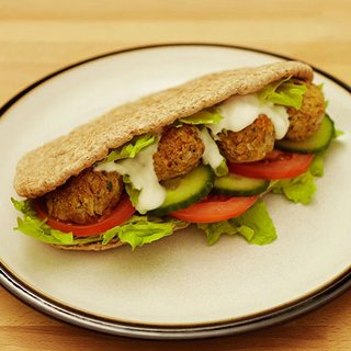 4 baked falafels, served with salad and tzatziki in a pitta